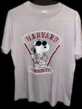 Vintage 80s Peanuts Snoopy Joe Cool Harvard University Super Soft T-shirt